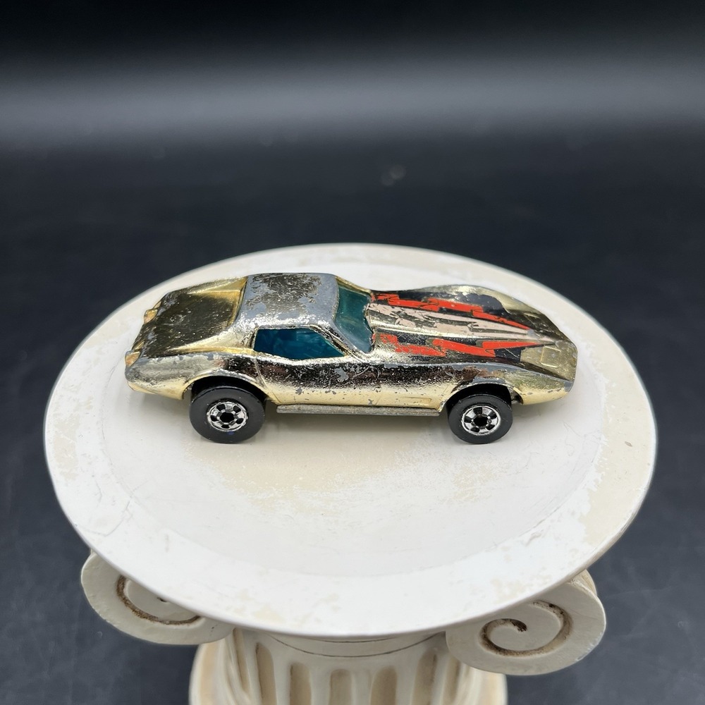 Hot Wheels Golden Machines Corvette Stingray Blackwalls Hong Kong Gold